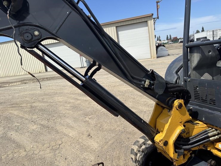 2006-deere-27d-image-18