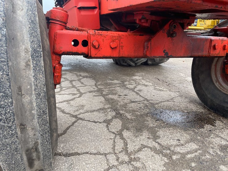 #4064-•-case-1370-tractor-image-44