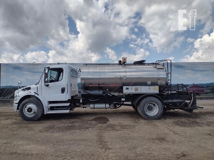 2007-freightliner-business-class-m2-106-image-1