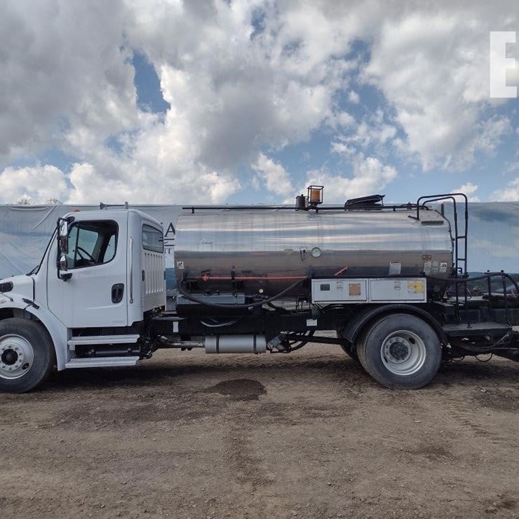 2007 FREIGHTLINER BUSINESS CLASS M2 106