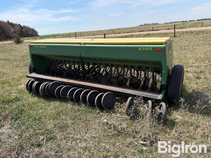 john-deere-8300-image-5