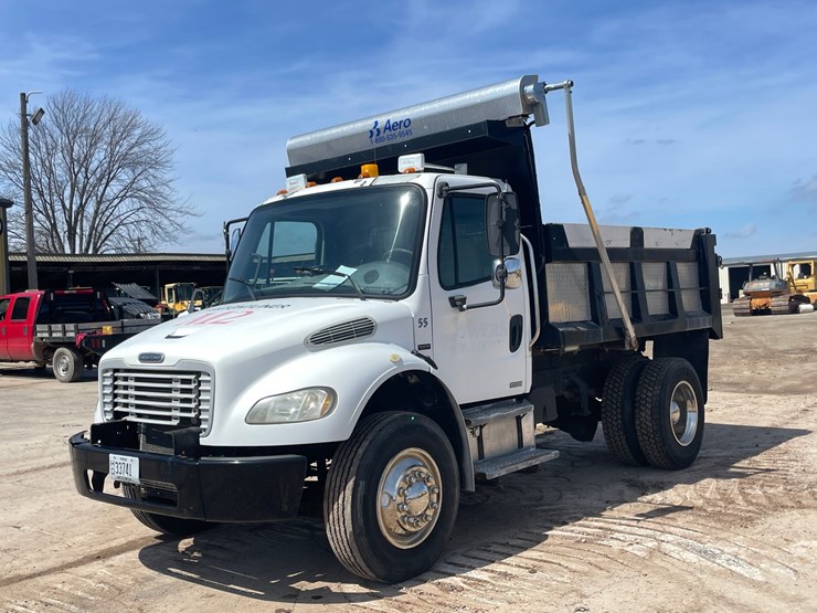 #4015-•-2004-freightliner-dump-truck-(has-wi-title)-image-1