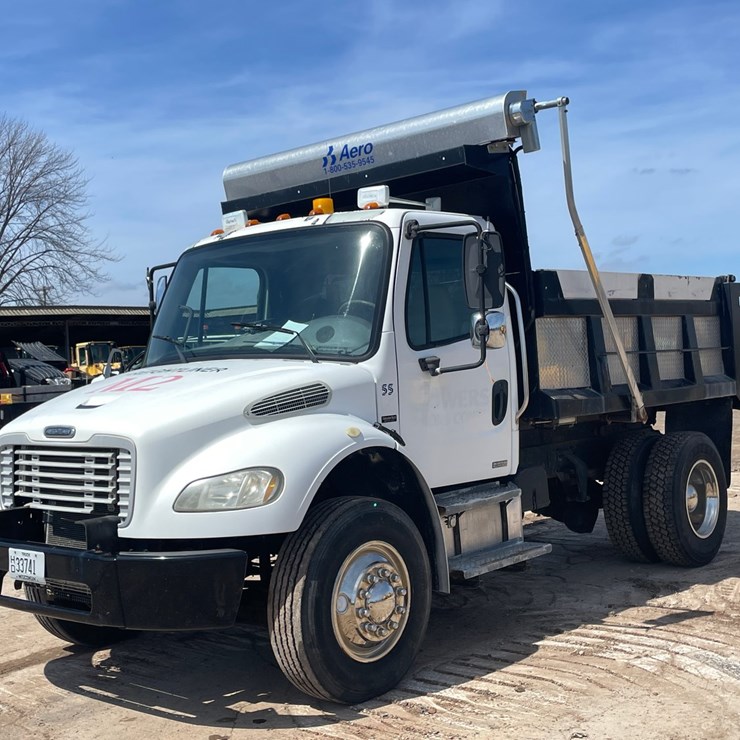 #4015 • 2004 Freightliner Dump Truck (Has WI Title)