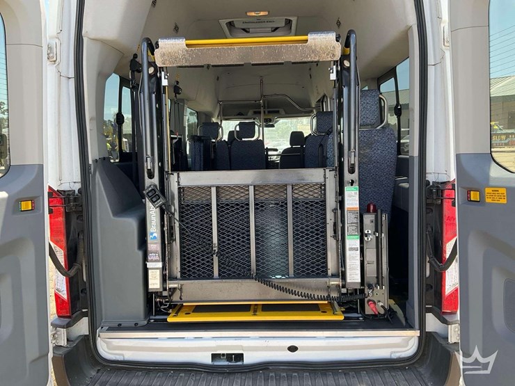 2019-ford-transit-image-18