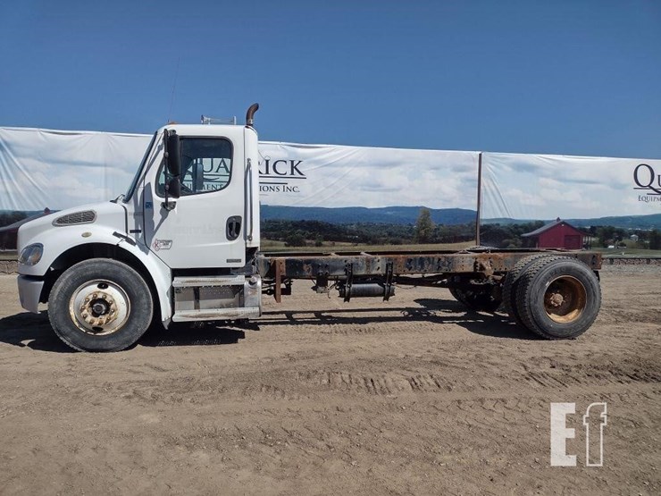 2005-freightliner-business-class-m2-106-image-1