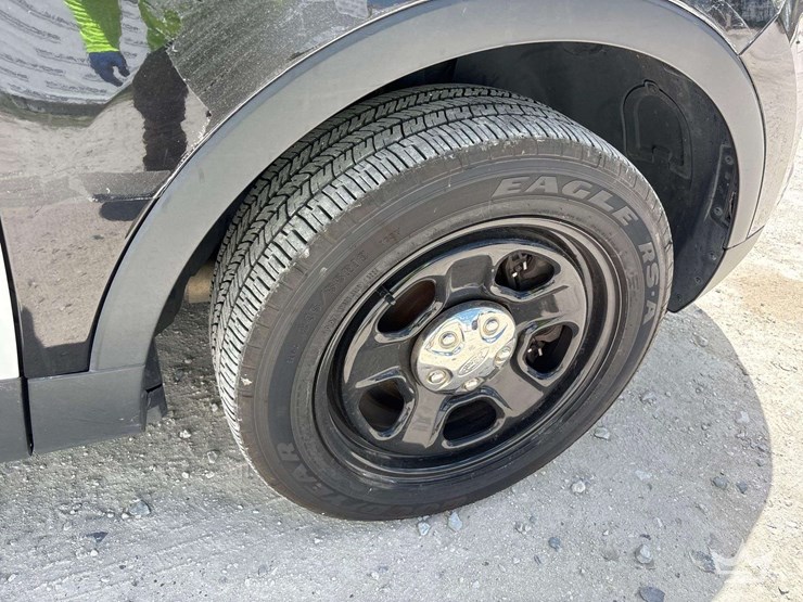 2017-ford-explorer-image-27