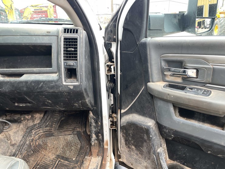 2015-dodge-ram-3500-image-77