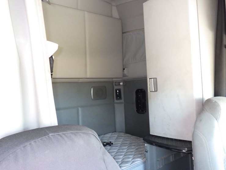 2016-kenworth-t680-image-8