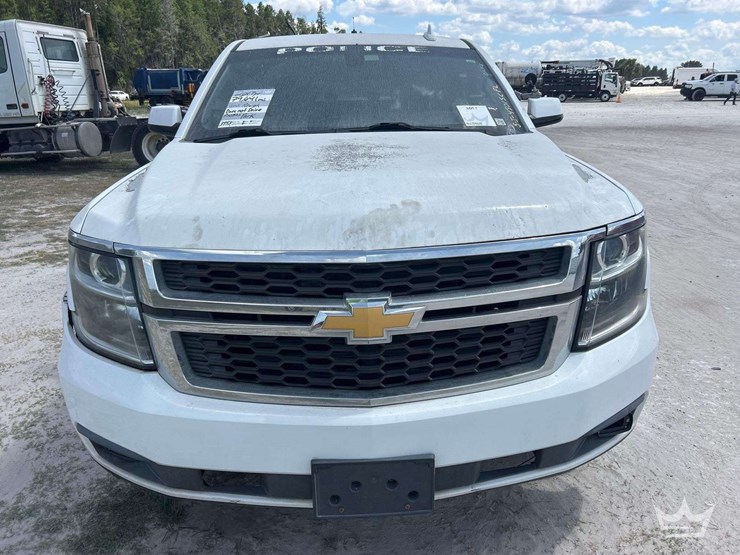 2017-chevrolet-tahoe-image-18