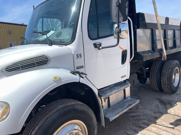 #4015-•-2004-freightliner-dump-truck-(has-wi-title)-image-39