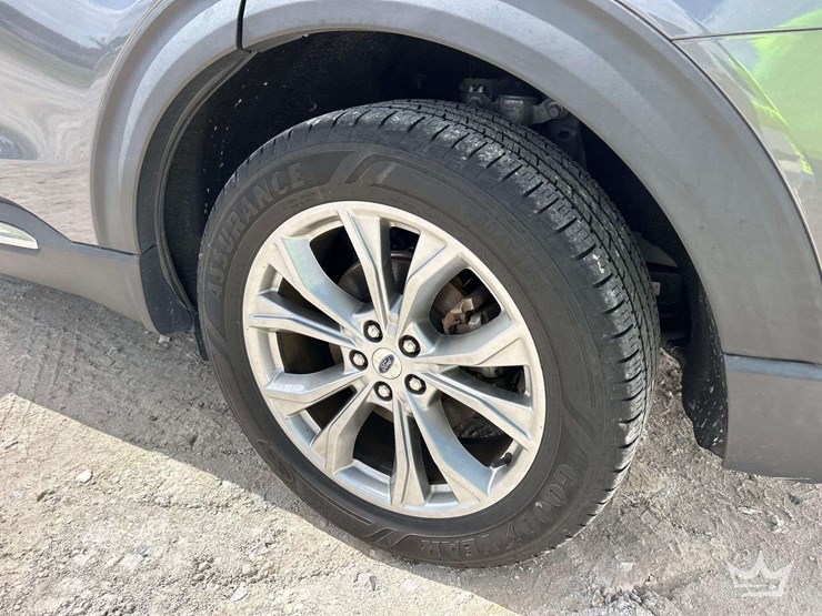 2021-ford-explorer-image-31