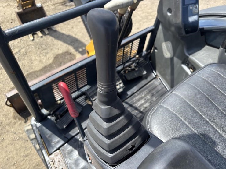 2006-deere-27d-image-27