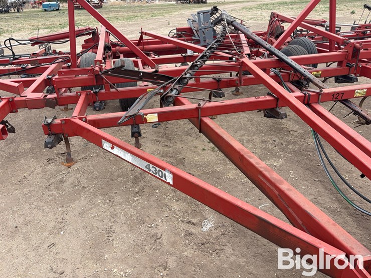 case-ih-4300-image-13