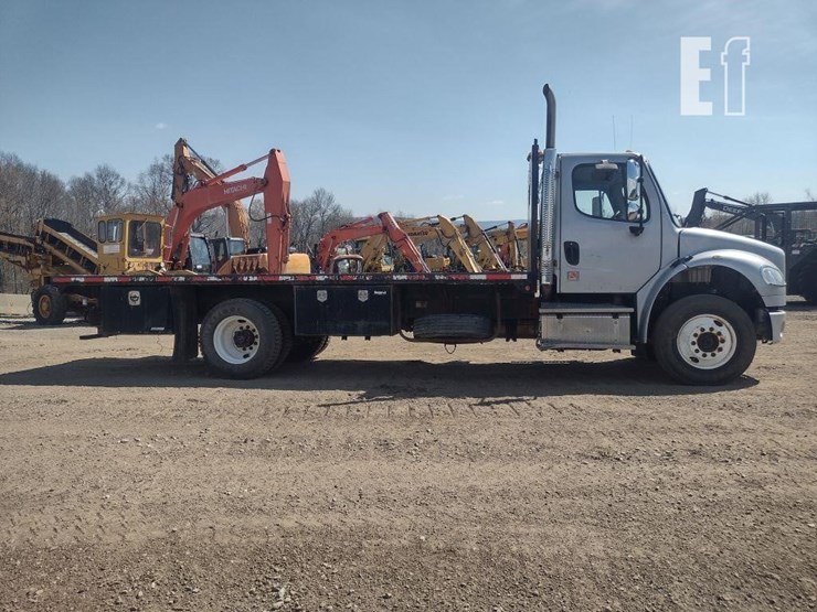 2015-freightliner-business-class-m2-106-image-3