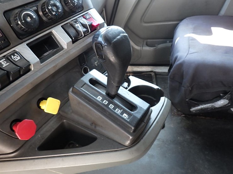2016-kenworth-t680-image-28