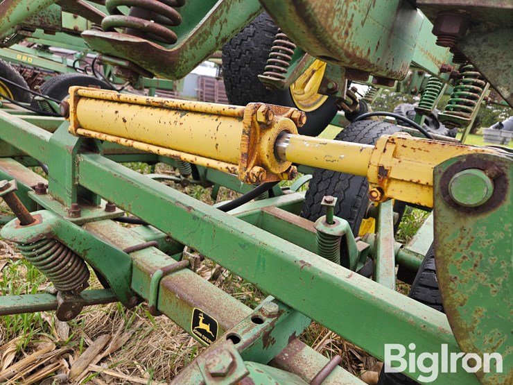 john-deere-1010-image-11