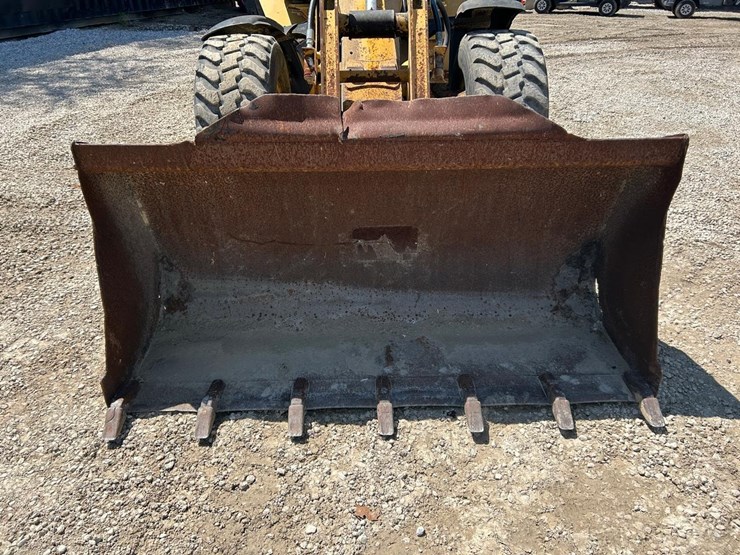 caterpillar-906-image-9