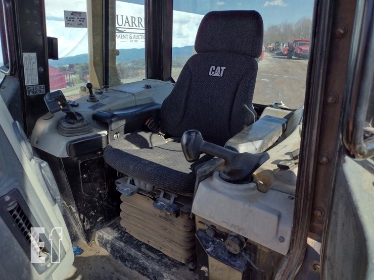 2017-caterpillar-d6n-xl-image-16