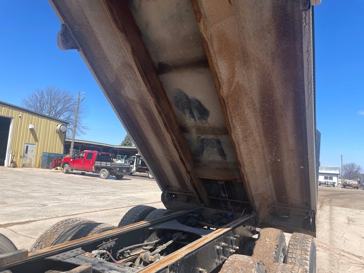 2013-mack-granite-104fr-image-146