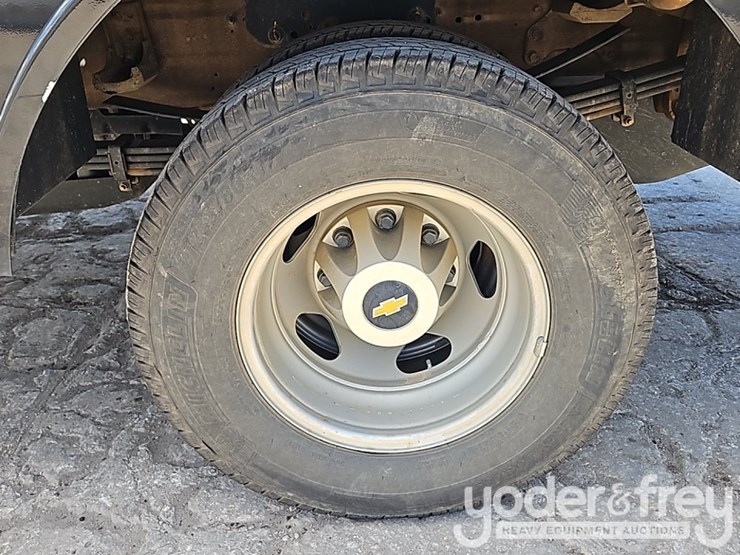 2022-chevrolet-3500hd-image-14