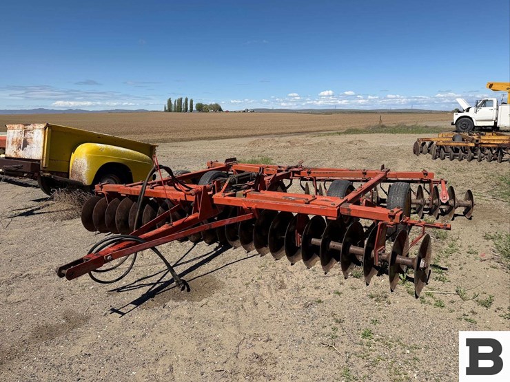 massey-ferguson-520-image-1