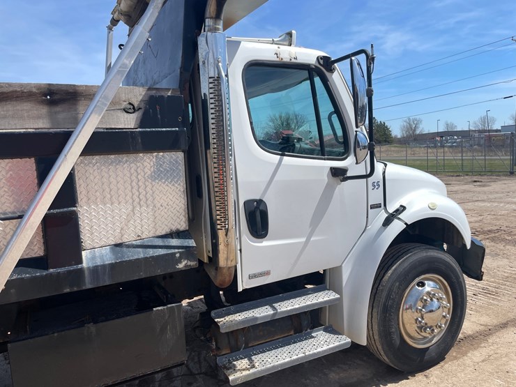 #4015-•-2004-freightliner-dump-truck-(has-wi-title)-image-22
