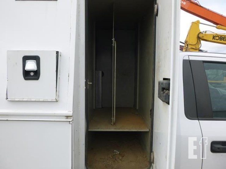 2017-ford-f550-image-30