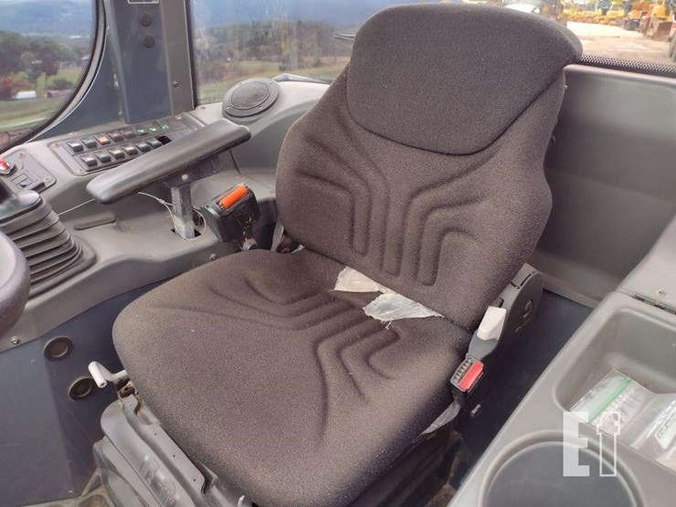 deere-204l-image-9