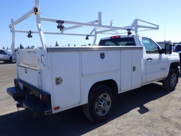 2018-chevrolet-2500hd-image-3