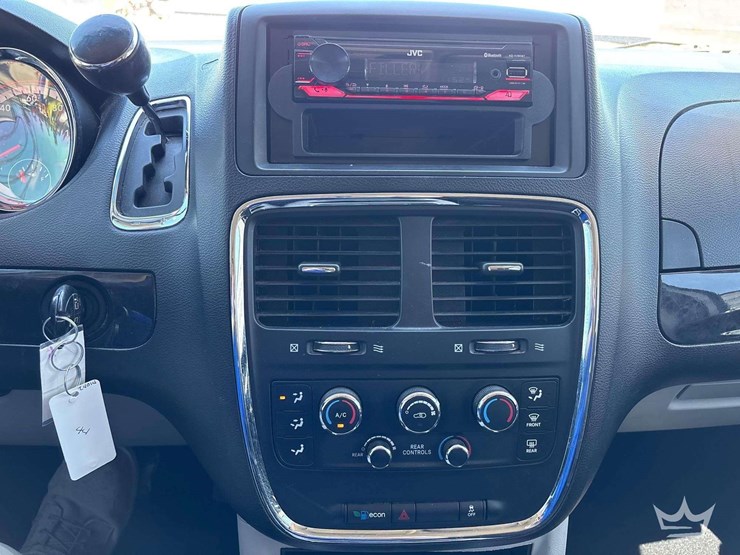2014-dodge-grand-caravan-image-16
