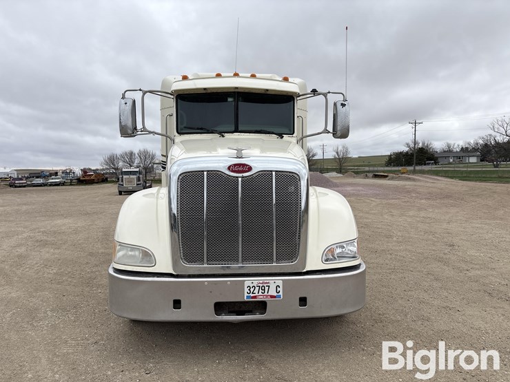 2011-peterbilt-386-image-2
