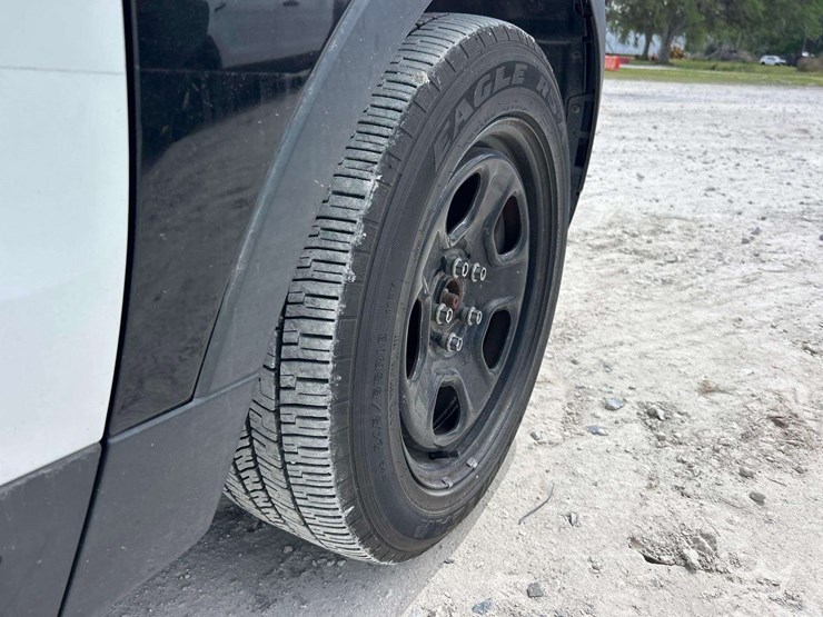 2016-ford-explorer-image-24