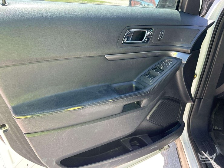 2016-ford-explorer-image-10