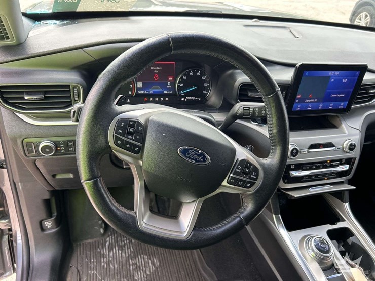 2021-ford-explorer-image-13