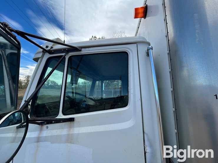 2000-freightliner-fl50-image-16
