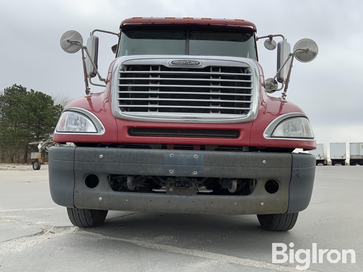 2017-freightliner-columbia-120-image-9