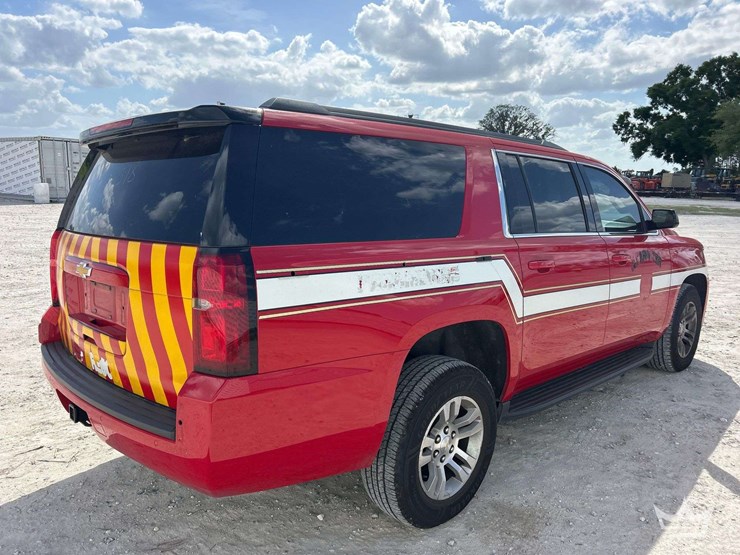 2018-chevrolet-suburban-image-3