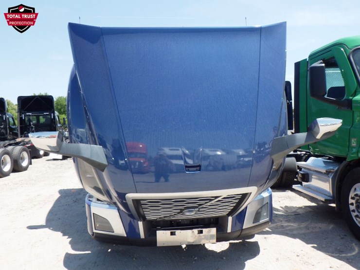 2022-volvo-vnl860-image-20