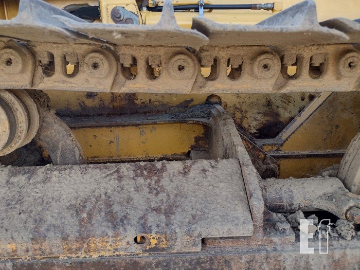 2004-deere-650h-image-30