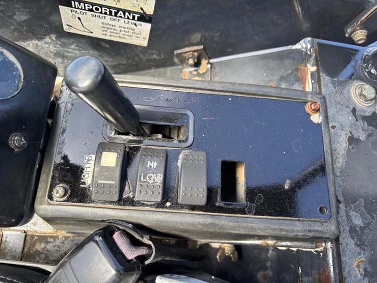 2006-deere-27d-image-34