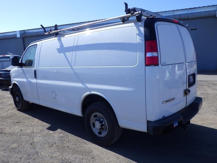 2017-chevrolet-express-2500-image-4