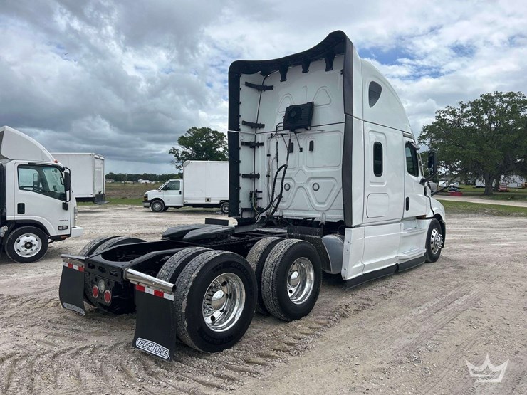 2024-freightliner-cascadia-126-image-3