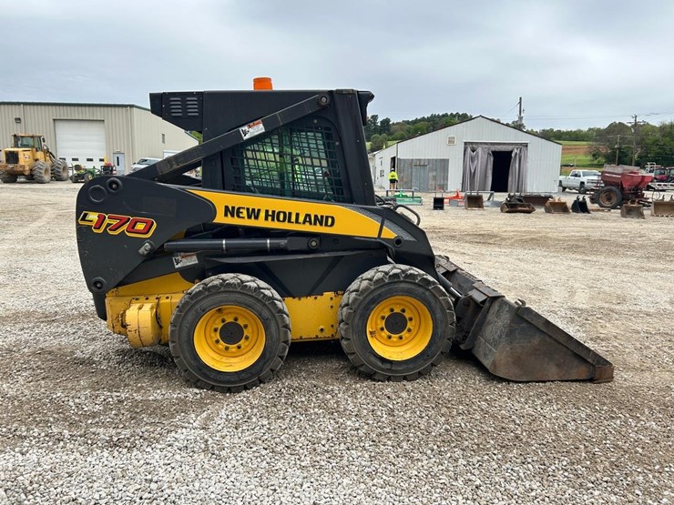 new-holland-l170-image-5