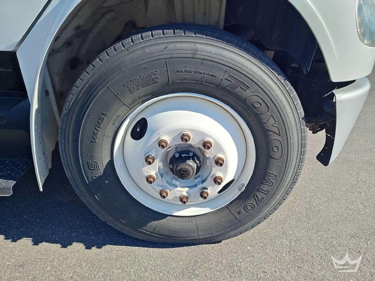 2016-freightliner-m2-106-image-34