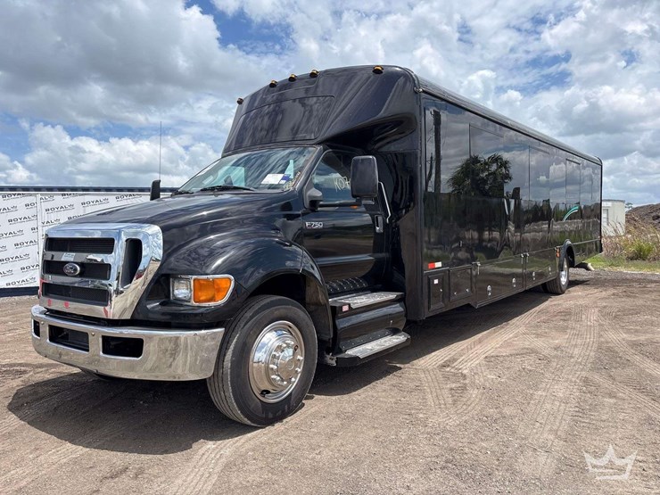 2015-ford-f750-image-1