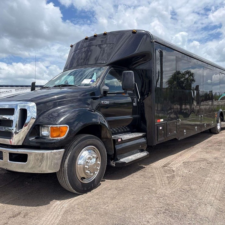 2015 FORD F750
