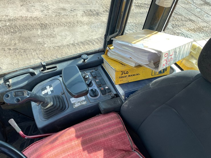 2005-komatsu-wa320-5l-image-42