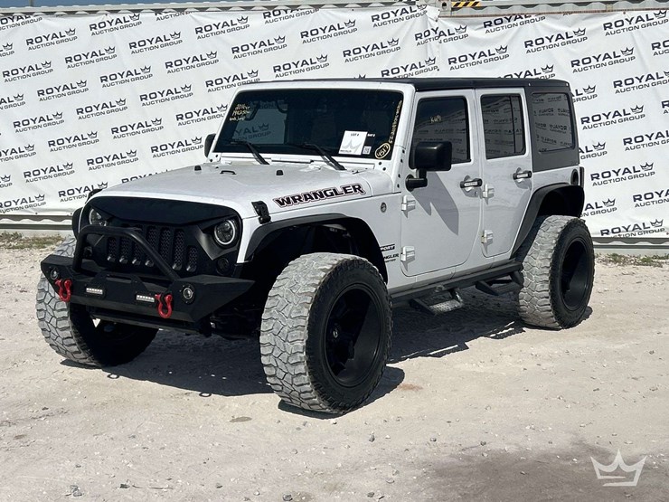 2016-jeep-wrangler-sport-image-1