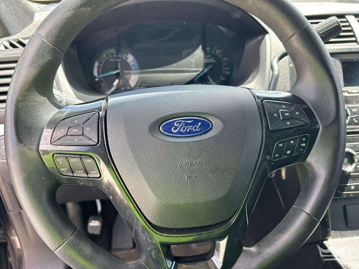 2017-ford-explorer-image-13