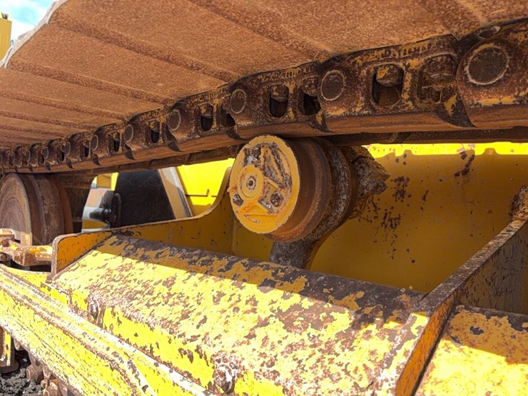 2023-deere-650k-lgp-image-13